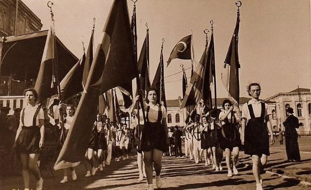19 Mayıs Atatürk'ü Anma, Gençlik ve Spor Bayramı: Resmi Tatil Statüsü, Seyahat Fırsatları ve Yasal Dayanaklar