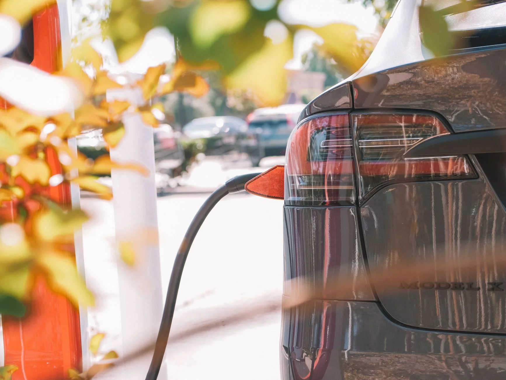 2026 Audi Q9 Avrupa'da Dizel Motorla Tanıtıldı: Türkiye'ye Hangi Elektrikli Seçenekler Gelecek?